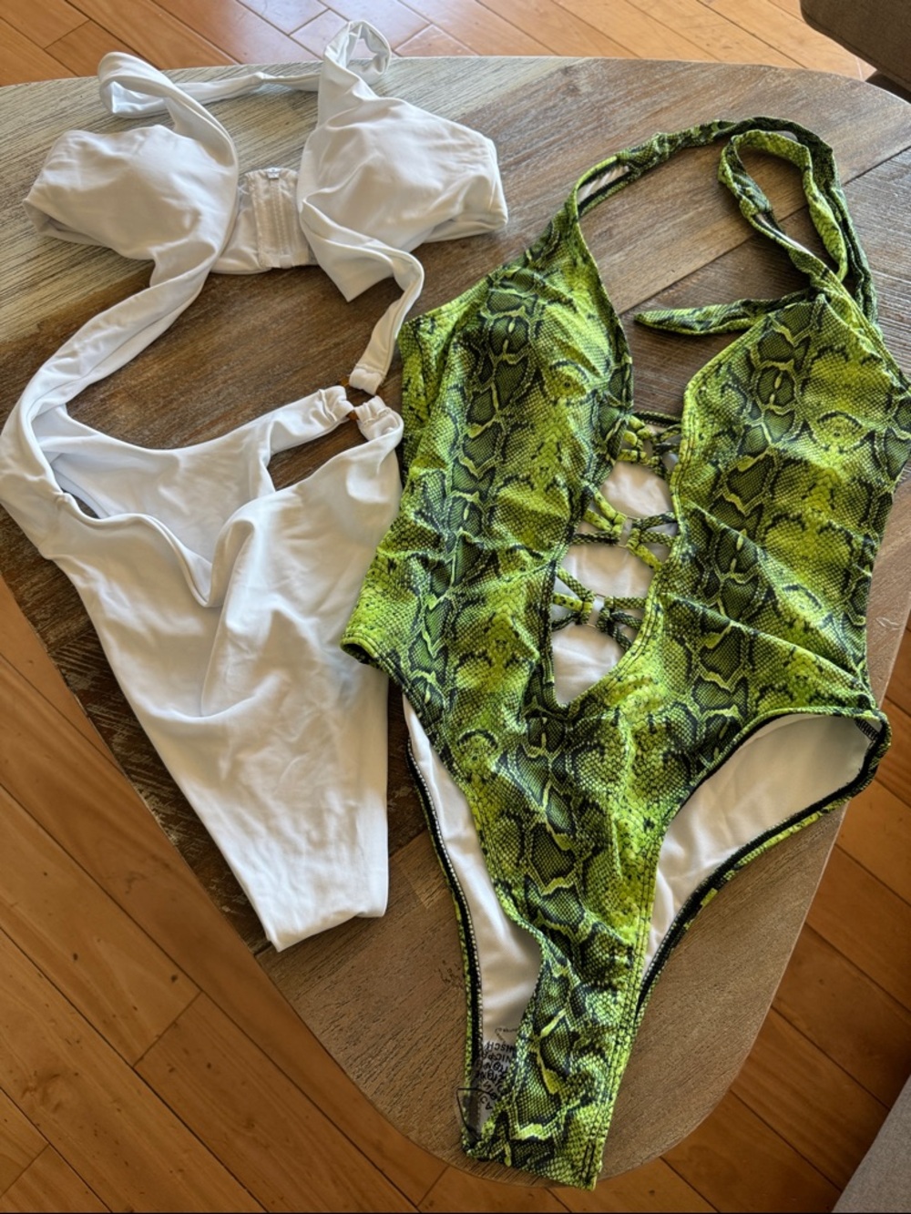 A set of 2 One-Piece Swimsuit